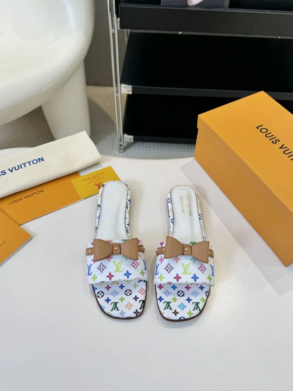 👟👟Ex-factory price 320👟👟 Genuine leather sole +40 Louis Vuitton, 1:1 advanced customization upper, fabric: customized LV special fabric, lining: sheepskin, original molding hardware, code number: 35-42, order with pictures, welcome to send pictures to place an order,